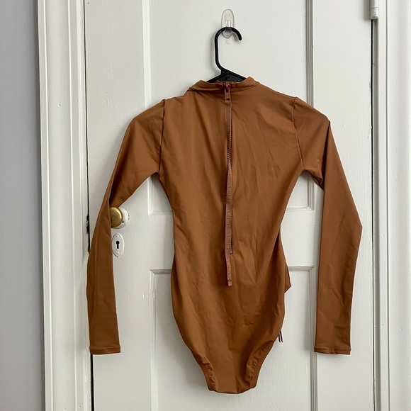 SKIMS Swim Long Sleeve One Piece Almond Size XXS - Picture 5 of 9
